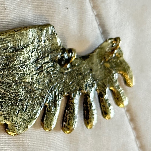 2/$15 Large, Vintage Angel Wing chain anklet. Gold tone. Unknown metal. - Picture 7 of 10